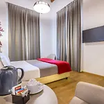 Отель La Scaletta Al Ponte Vecchio Флоренция