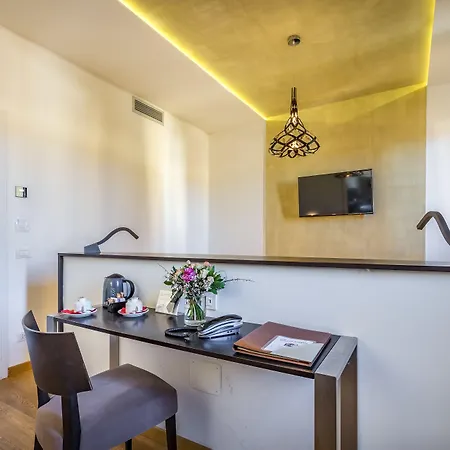 La Scaletta Al Ponte Vecchio 酒店 4*