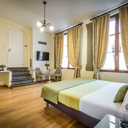 La Scaletta Al Ponte Vecchio 酒店 4*