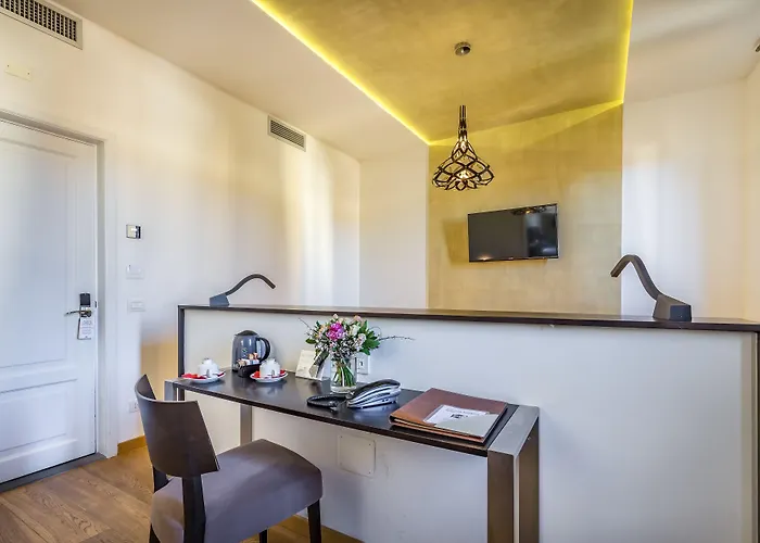 La Scaletta Al Ponte Vecchio 酒店 4*