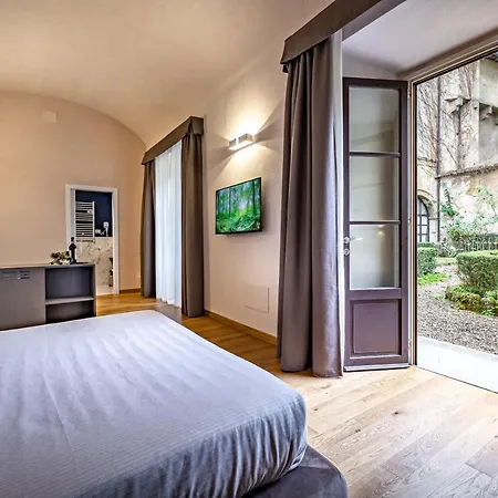Отель La Scaletta Al Ponte Vecchio Флоренция