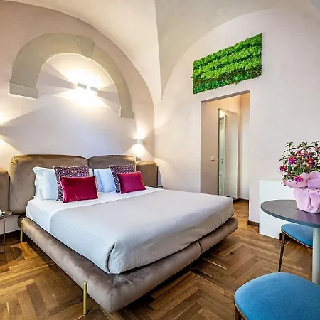 Отель La Scaletta Al Ponte Vecchio Флоренция