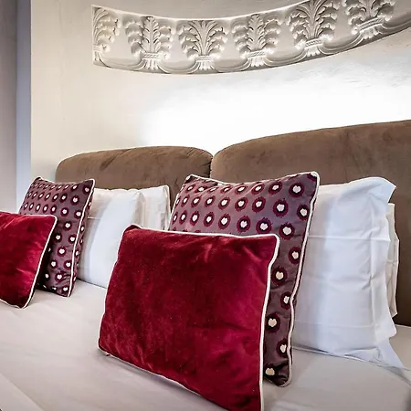 Отель La Scaletta Al Ponte Vecchio 3*