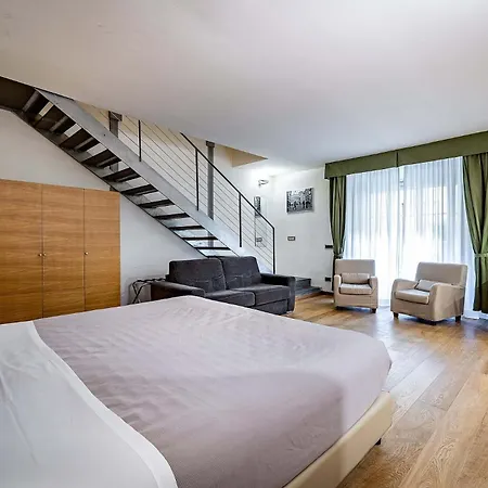 Отель La Scaletta Al Ponte Vecchio Флоренция